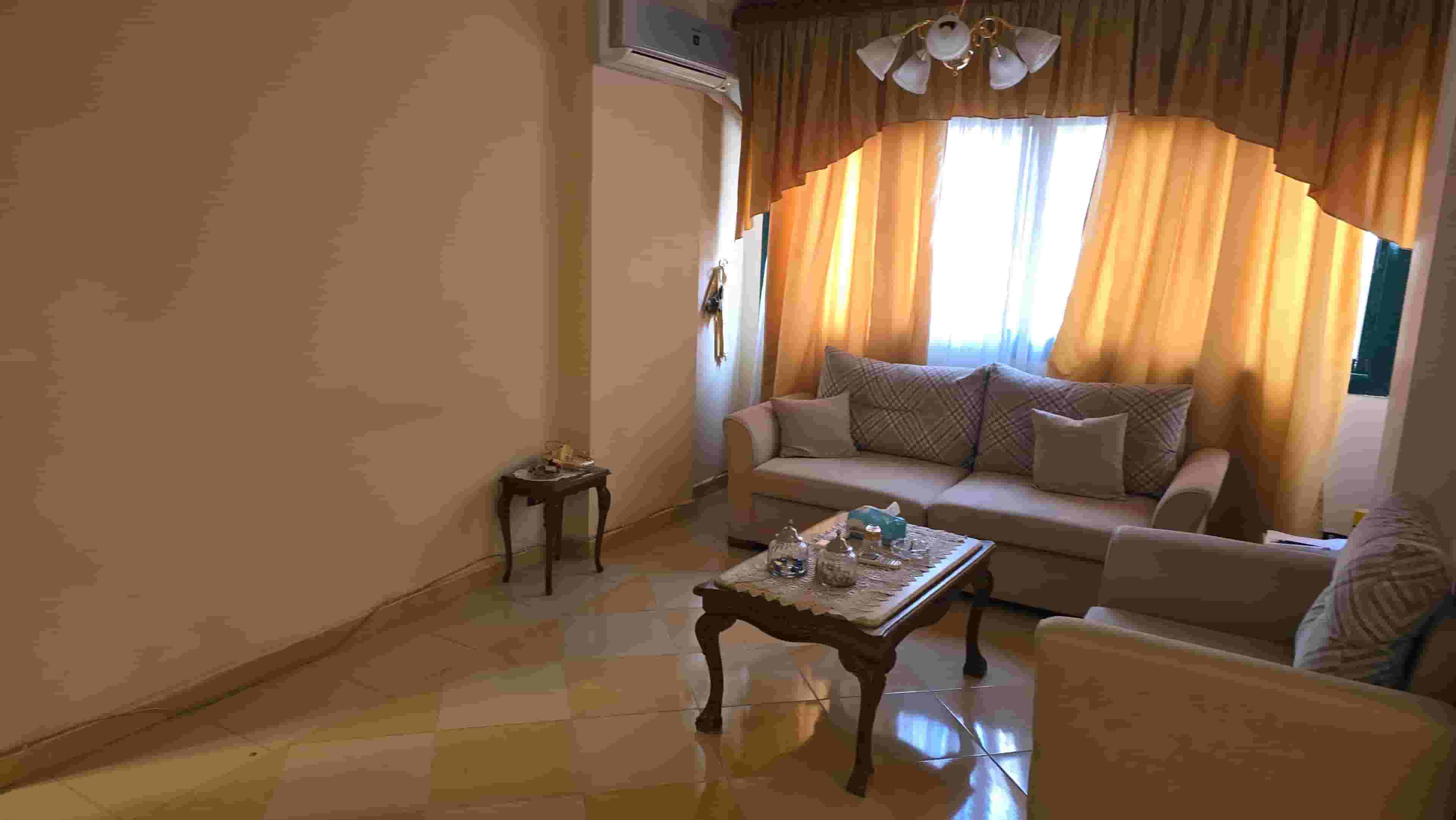 شقه للبيع بالمقطم 220م