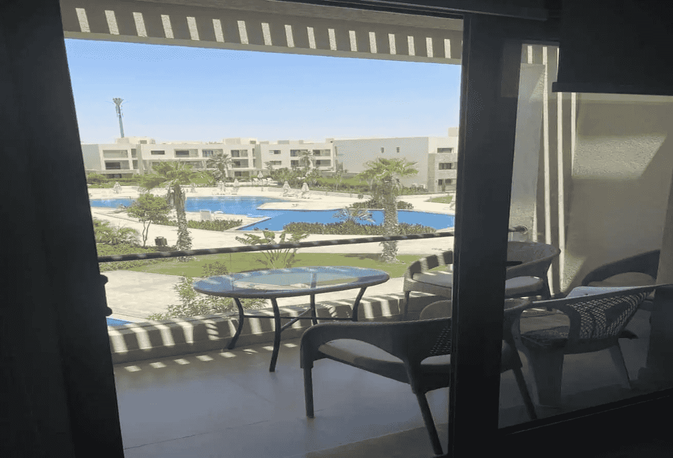 A charming chalet for sale, 2 rooms, immediate receipt, directly on the lagoon