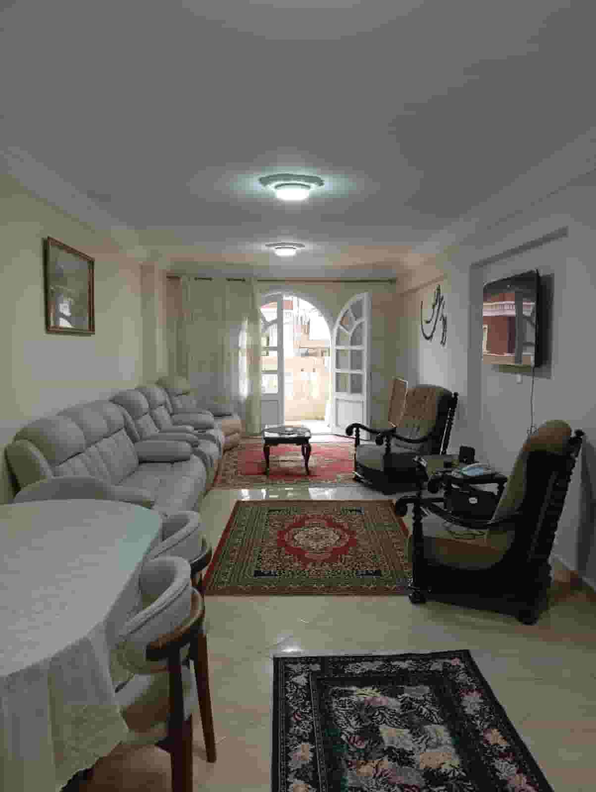 Furnished apartment for annual rent on Khalil Hamada's main street for lovers of elegant, distinctive and private housing. Steps to the sea