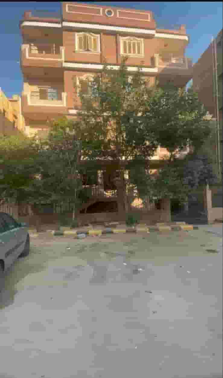 A building for sale with an area of 486 square meters 