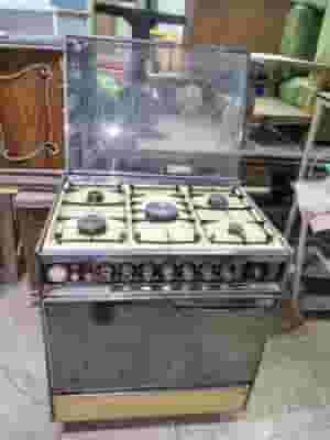 Universal 5 burner cooker used in good condition