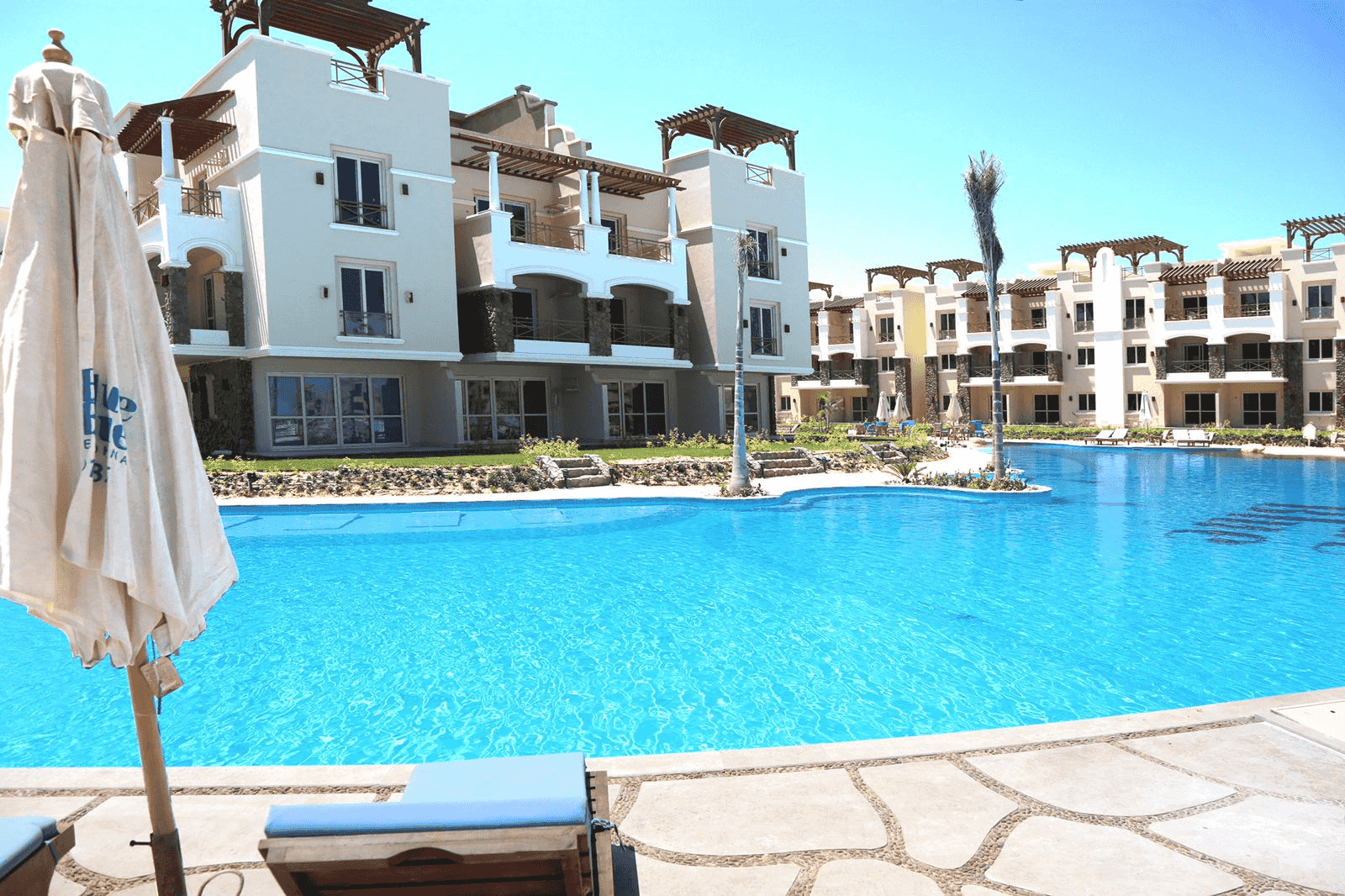 شاليه للبيع صف اول بحر استلام فوررى فى العين السخنه