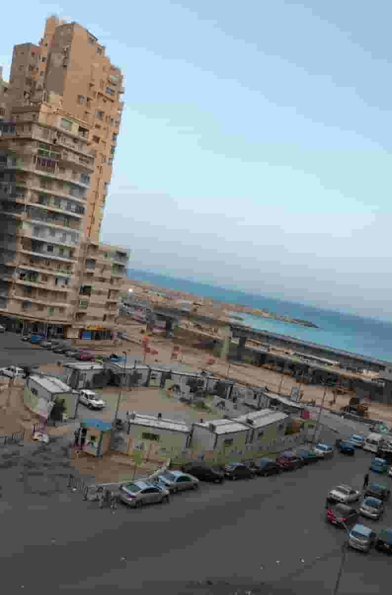 صدق اولا تصدق شقة مفروشة للإيجار السنوى عالشارع محمد نجيب الرئيسى فيو رائع للبحر لعشاق التميز والرقى