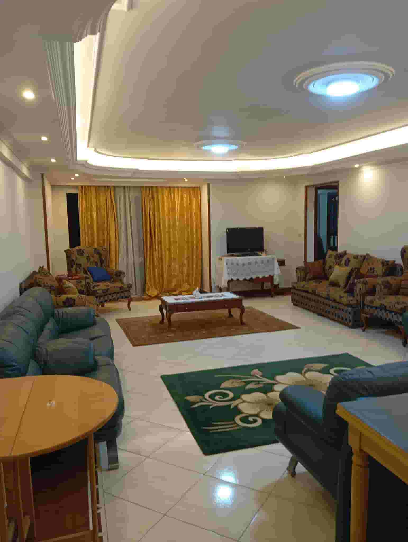 شقة 180م مفروشة للإيجار السنوى عالشارع جمال عبد الناصر الرئيسى على ناصية الشقة بالكامل لمحبي السكن الراقى