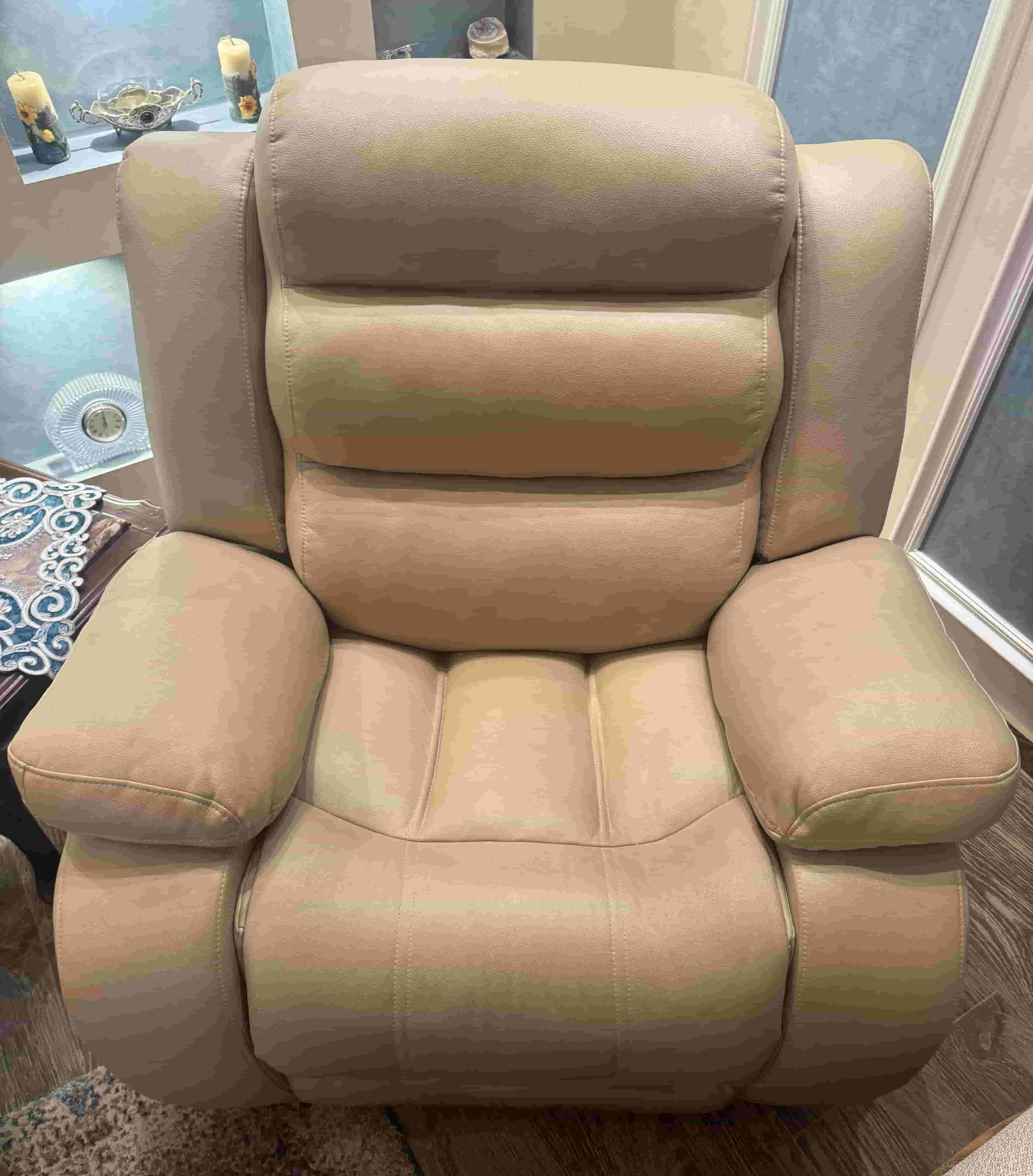 There are 2 recliner Kabbani glasses just like new