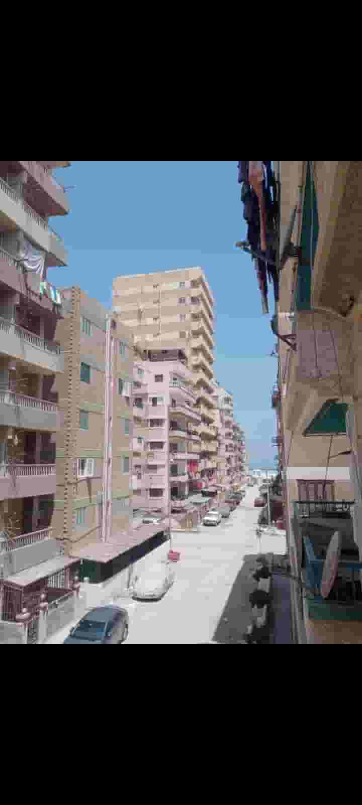 شقة للايجار بشاطئ النخيل ع البلاط تبعد عن البحر 50م