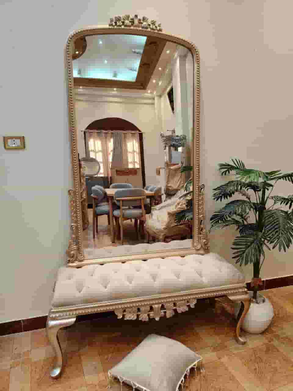 Console 120 cm
beech wood 
The size of the mirrors is 160x90