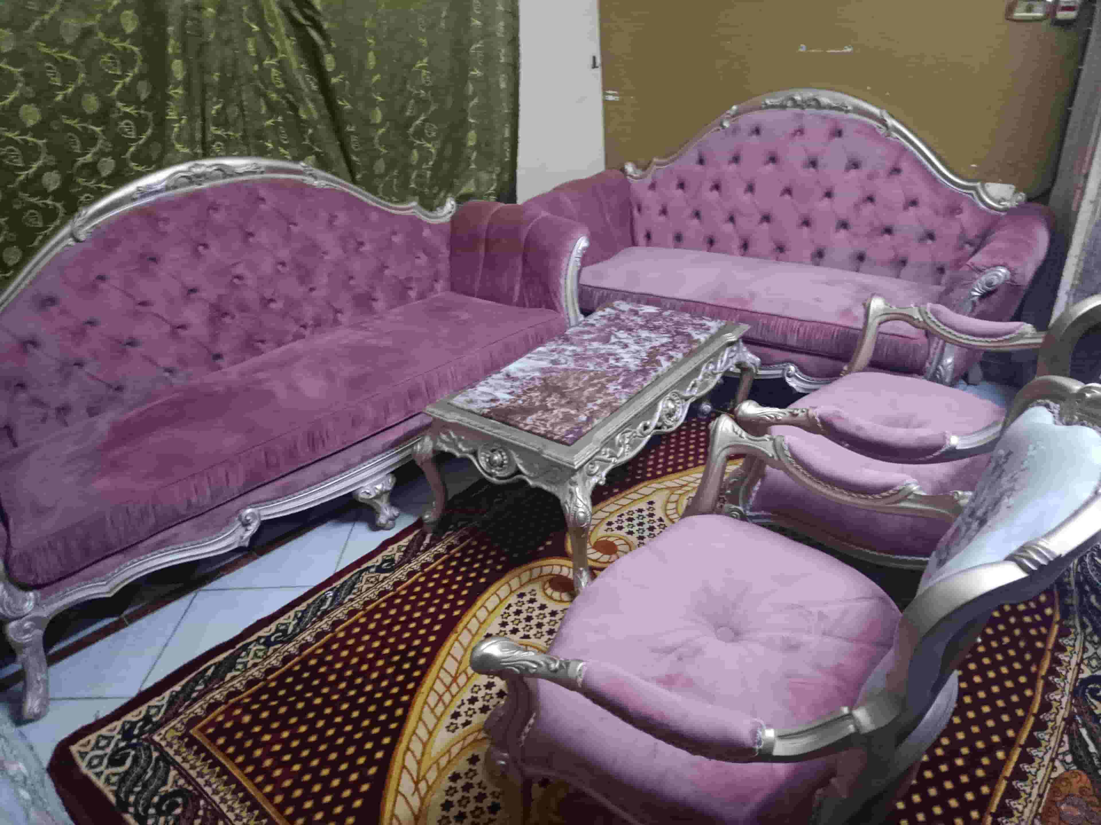 A new beech wood sofa salon in pink