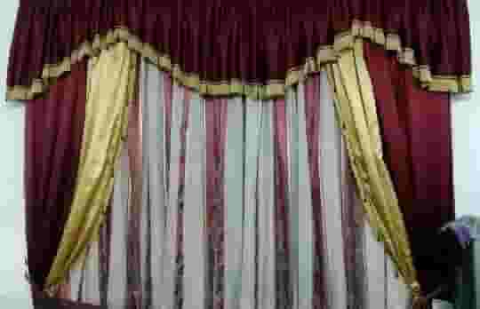 براقع بالخشب والستاير والحلي