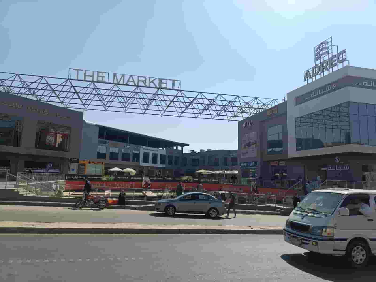 للبيع محل على مساحة 35 متر داخل اقوي المولات التشغيلية والتجارية في قلب القاهرة الجديدة