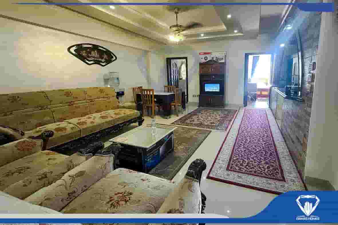 شقه للبيع في سابا باشا 4 نمره من البحر فيو بحر \135م\2غ