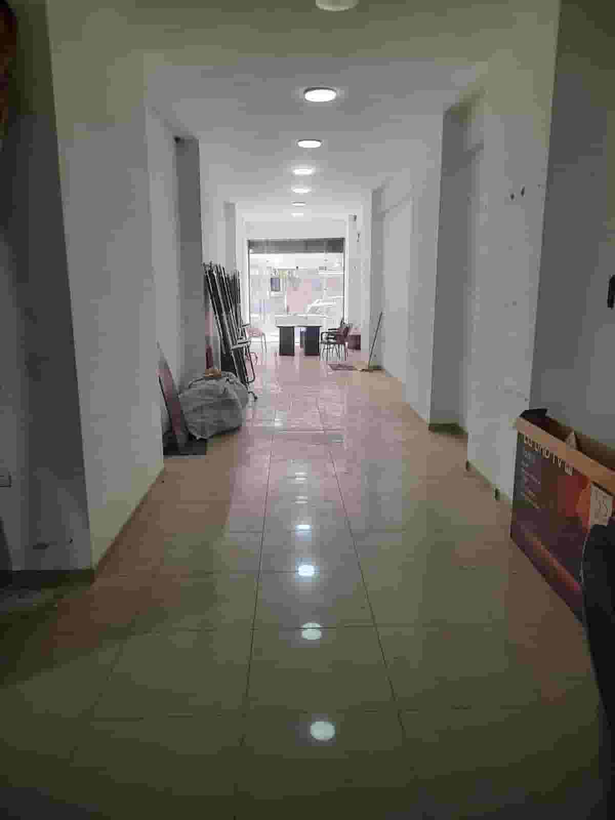 Shop 100 m for rent on Issawi Street 