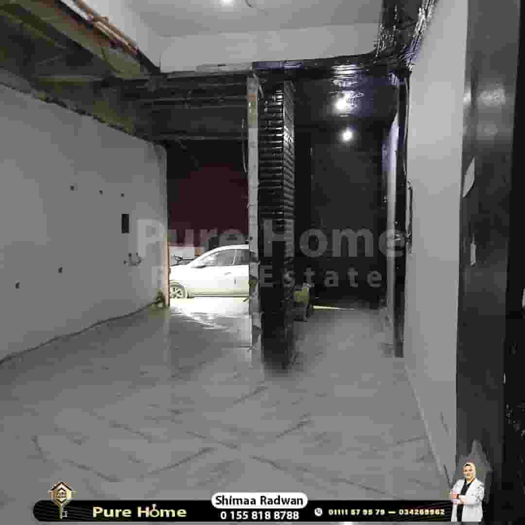 محل للايجار - فيكتوريا - علي الترام مباشرة