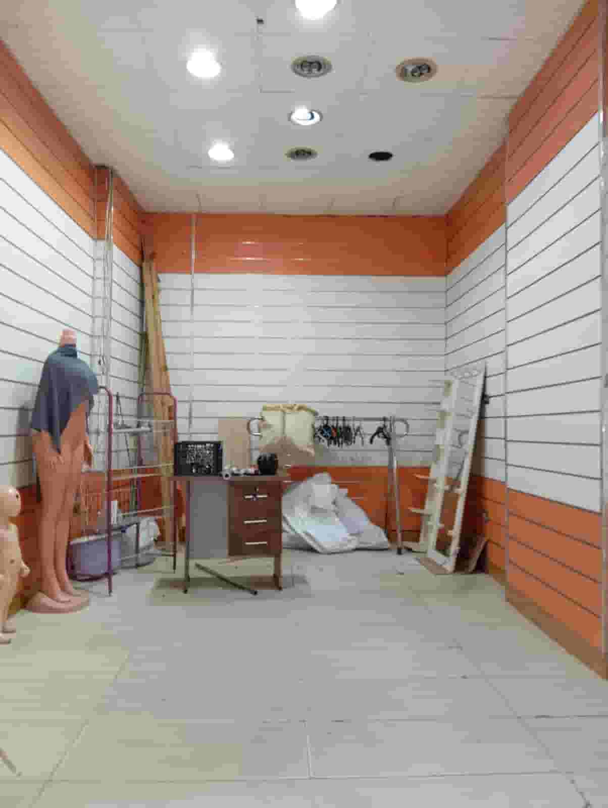 20 m shop for rent