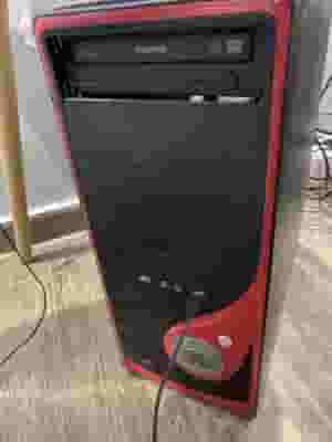 A computer with a full screen and a laptop is very cheap