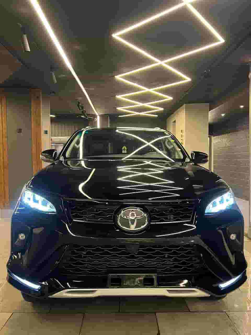 سيارة للبيع Toyota fortuner sport