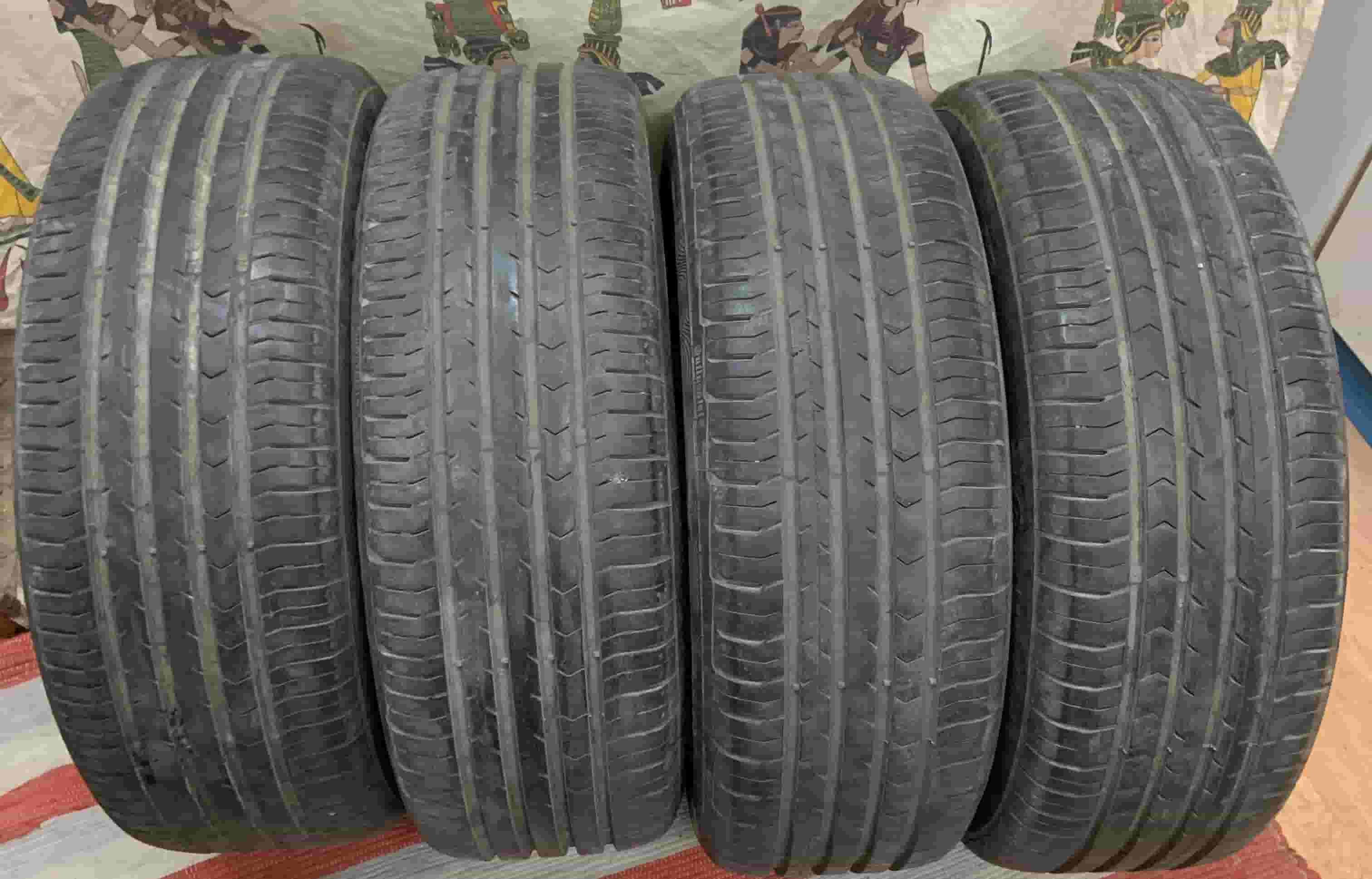 طقم كاوتش سيارة Continental مستعمل حاله جيدة