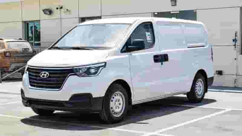 🚐 سافر مثل كبار الشخصيات مع هيونداي H1 (7 مقاعد)! 🌟