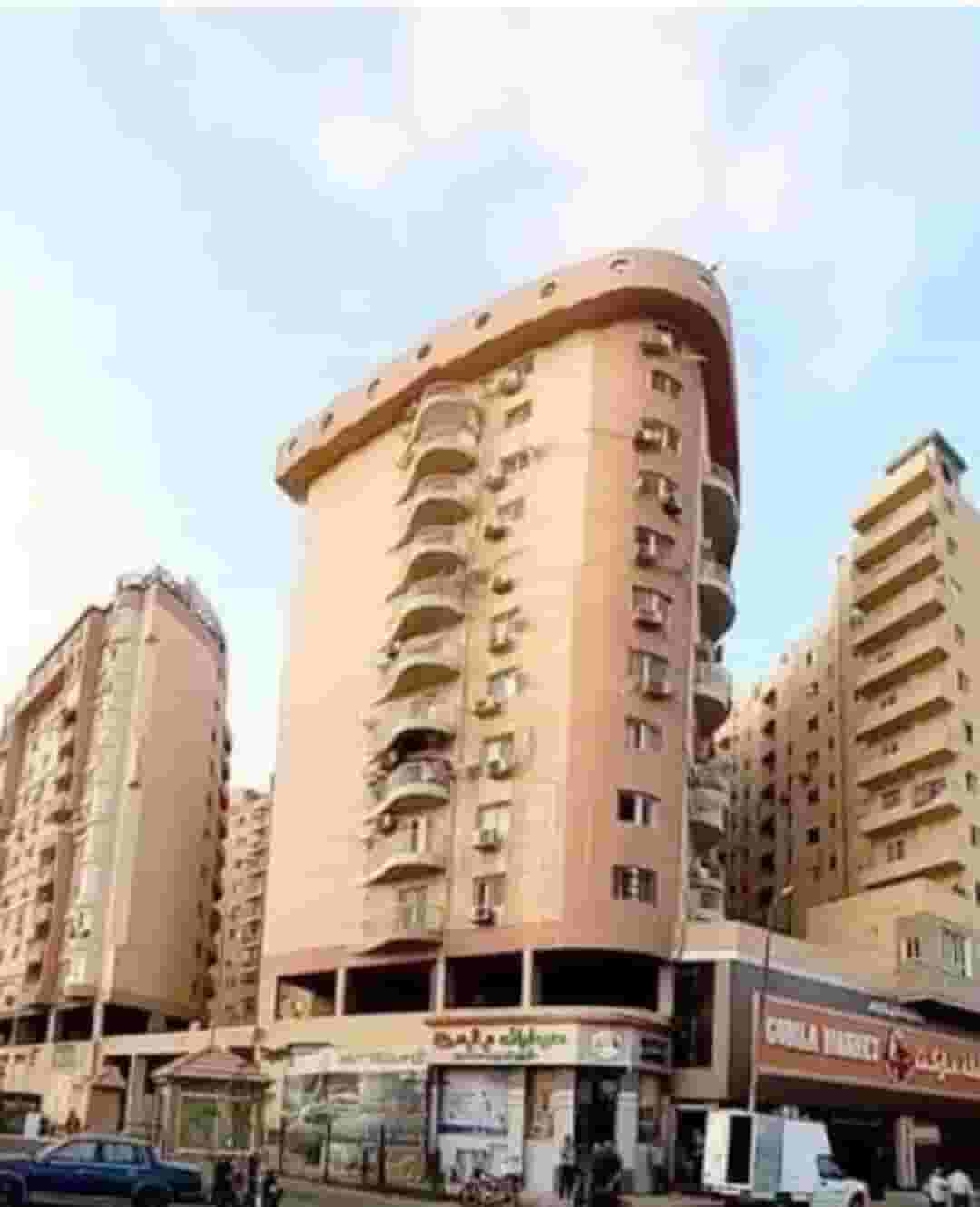 شقة مفروشة مميزة بكمبوند جرين تاورز سموحة
