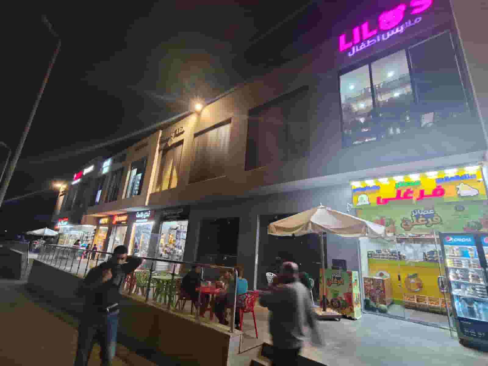 Commercial for rent in the heart of traffic, strong location in New Cairo