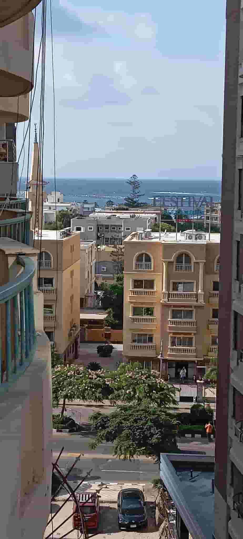 لعشاق المعمورة الشاطئ شقة للإيجار فاضية اول سكن لمحبي السكن الراقى خطوات من البحر