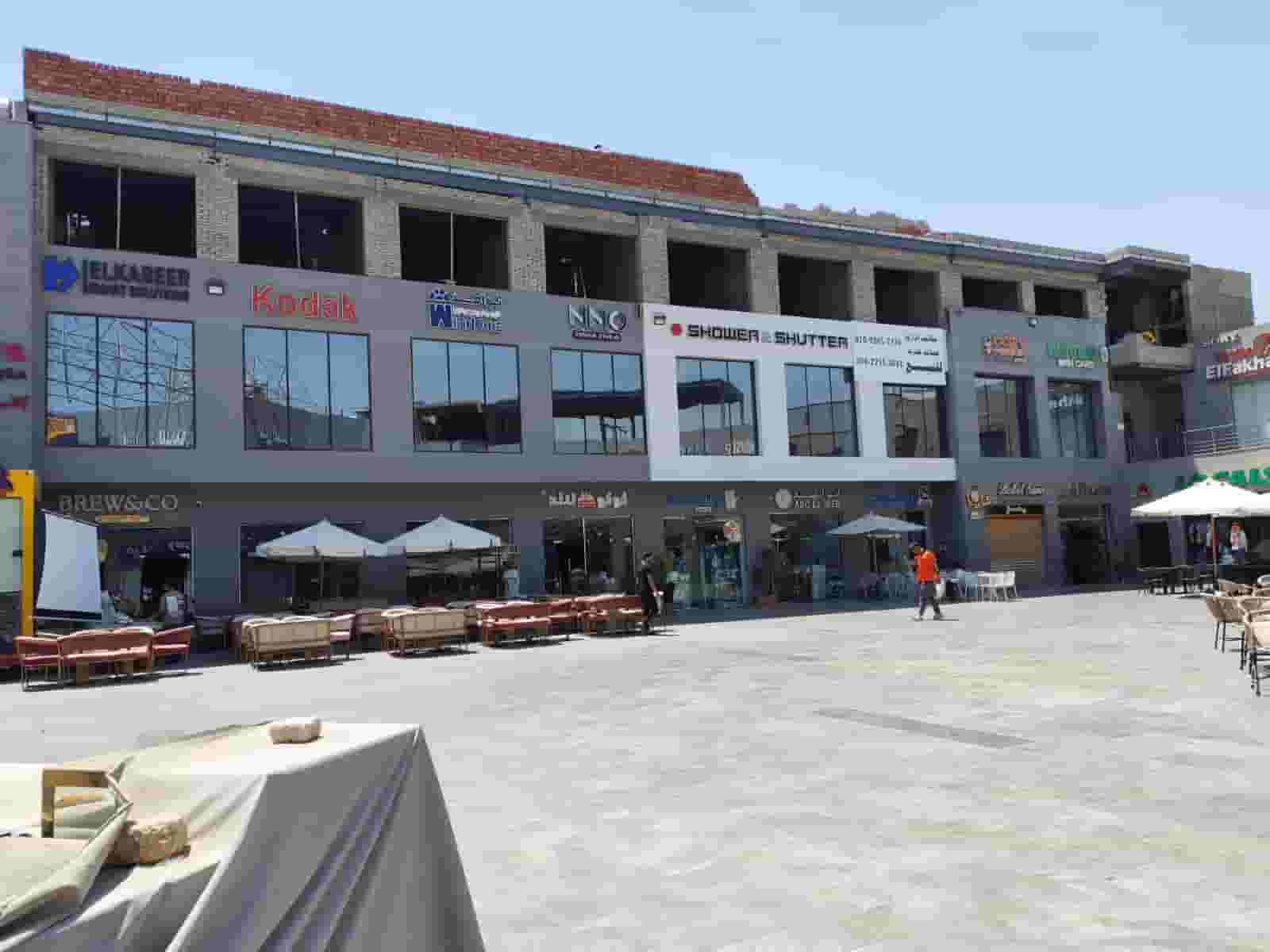 عيادة طبية للإيجار في المرحلة الثانية من مول the market محور جمال عبد الناصر