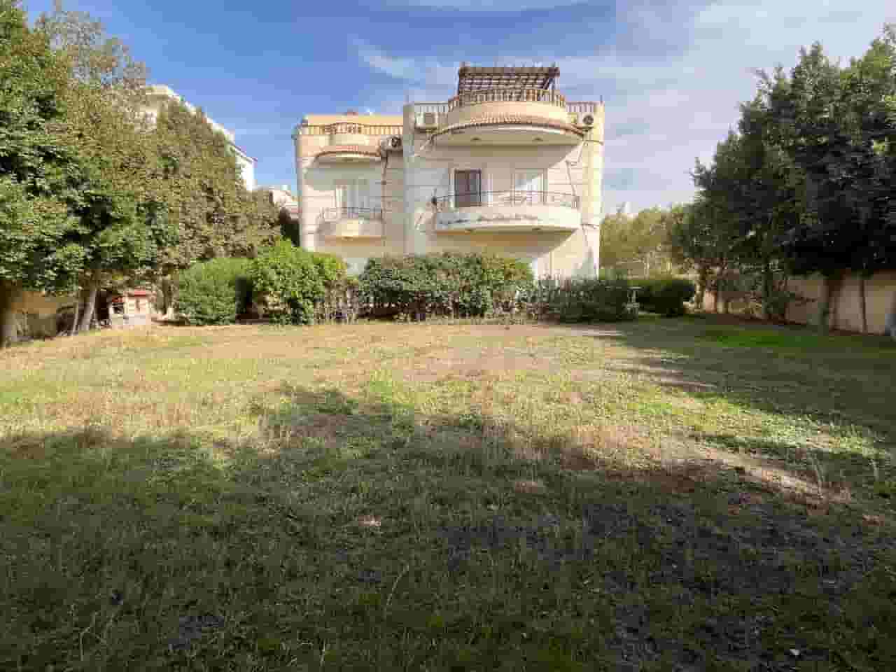 “I own a legendary 750 m fully finished villa in the most prestigious location of El Shorouk - Greenland Compound directly in front of Al-Shifa Hospital!”