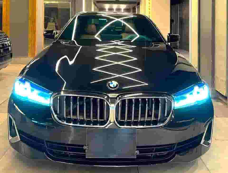 بي ام دبليو 520 i موديل 2021 فاخرة