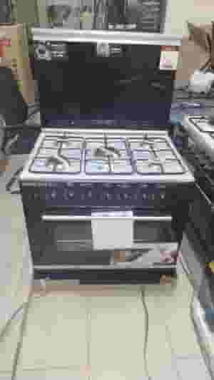 Master Chef cooker with five burners 