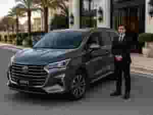 🚐 MG G50 مع سائق للإيجار من مطار سفنس إلى الشيخ زايد!