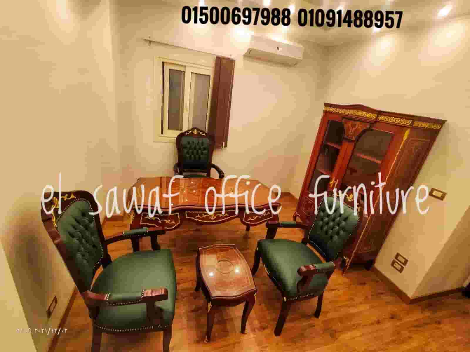Classic ministerial room, red beech wood manager's desk with a set of imported anti-scratch leather chairs, office furniture