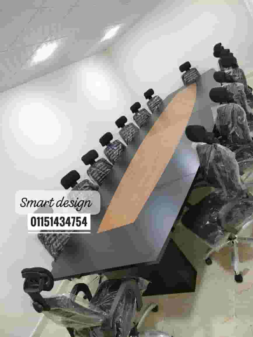The meeting/meeting table is available in all sizes and shapes