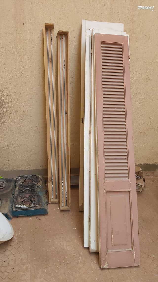 آثاث وخشب مستعمل