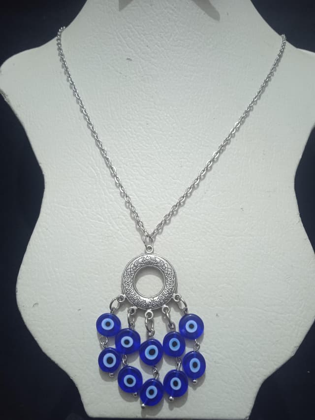 Eye chain with blue beads  