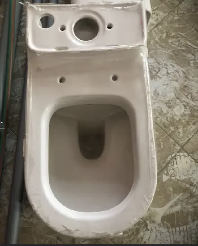 مرحاض ملاصق بي بلايا