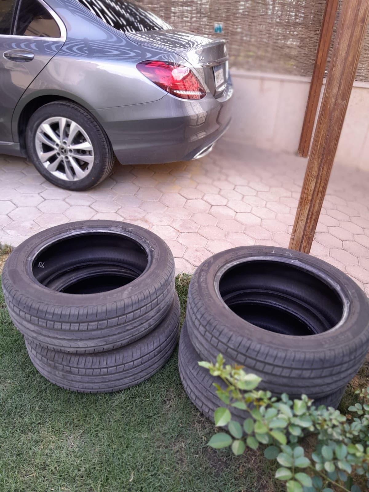 للبيع ٤ فرد كاوتش بيريللي مقاس ٥٠/٢٢٥ چنط ١٧ 0