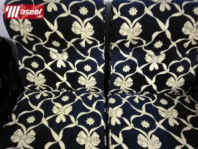 كرسين عمولة والقماش قطيفة
