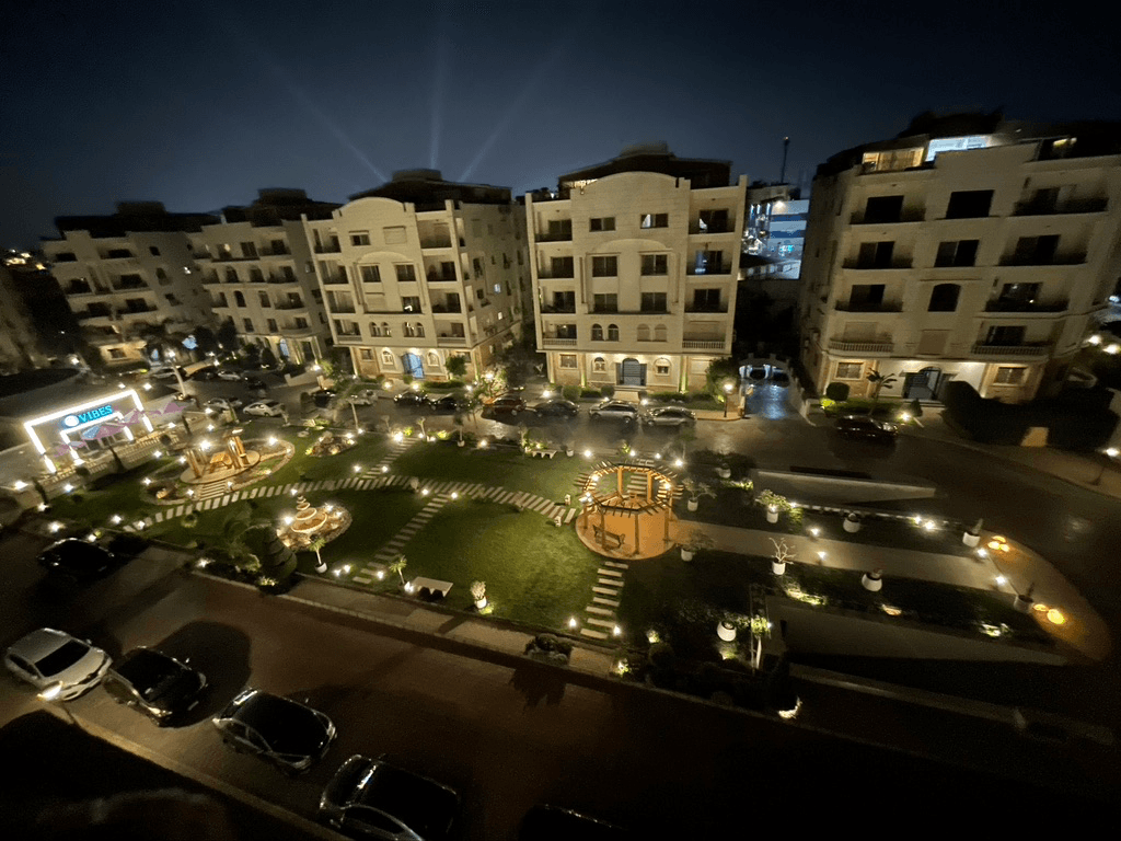للايجار نصف مفروش  كمبوند مميز بالحي الاول - القاهرة الجديدة 0