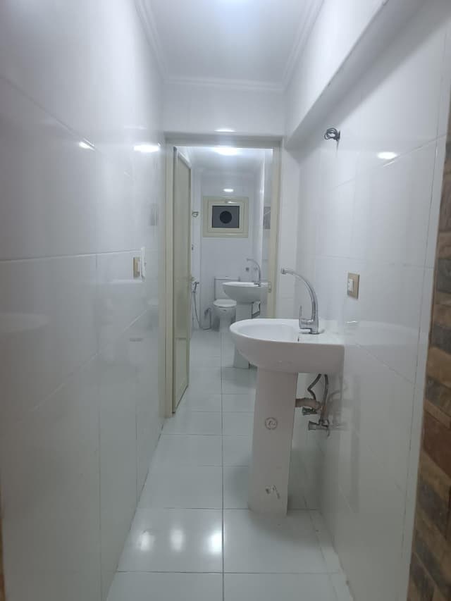 Administrative headquarters in Manial for rent, a new law near Abdulaziz Al Saud