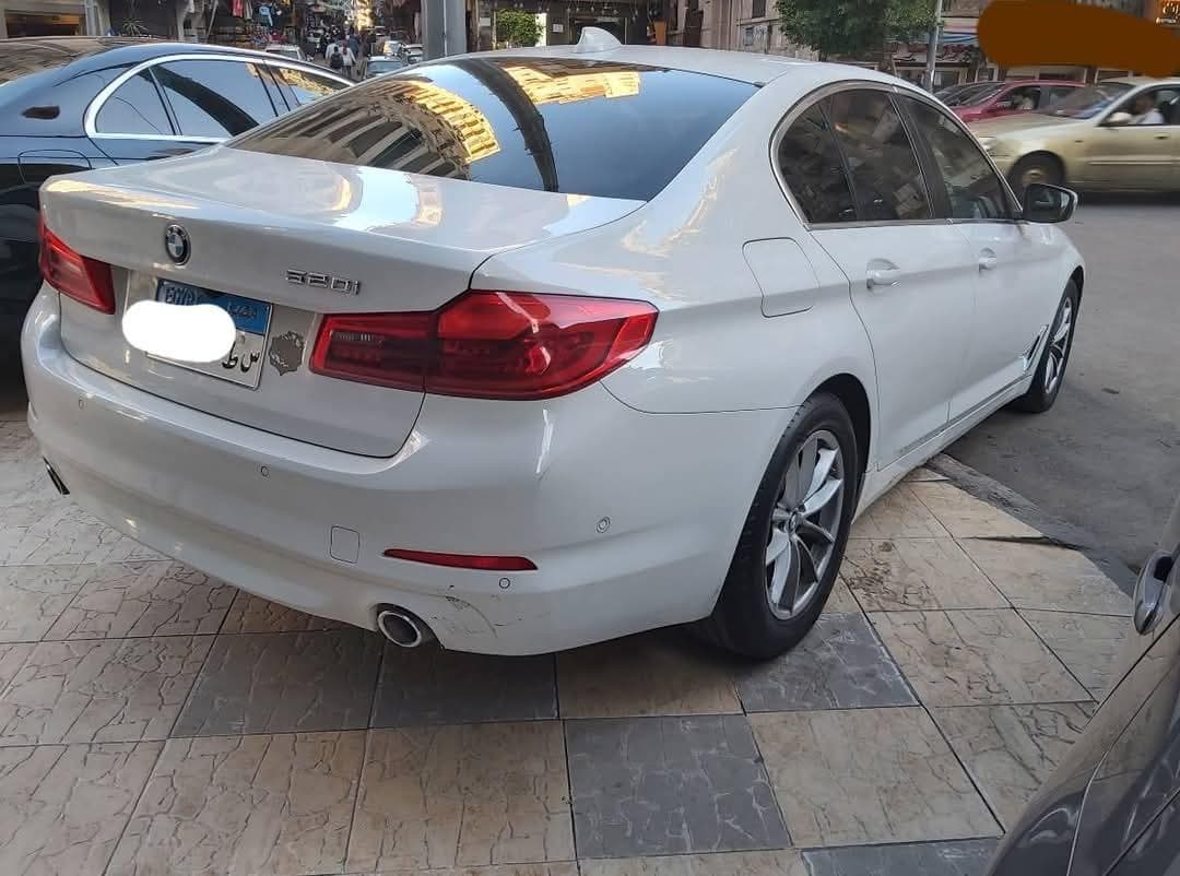 بي إم دبليو 520i 2019 3
