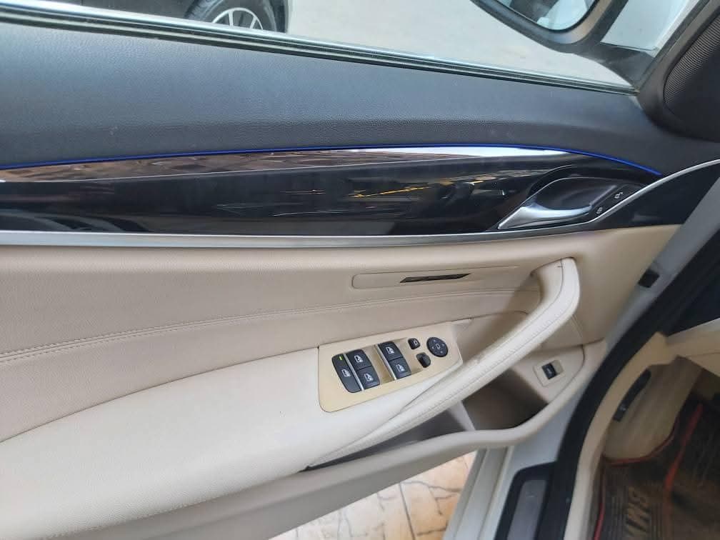 بي إم دبليو 520i 2019 5