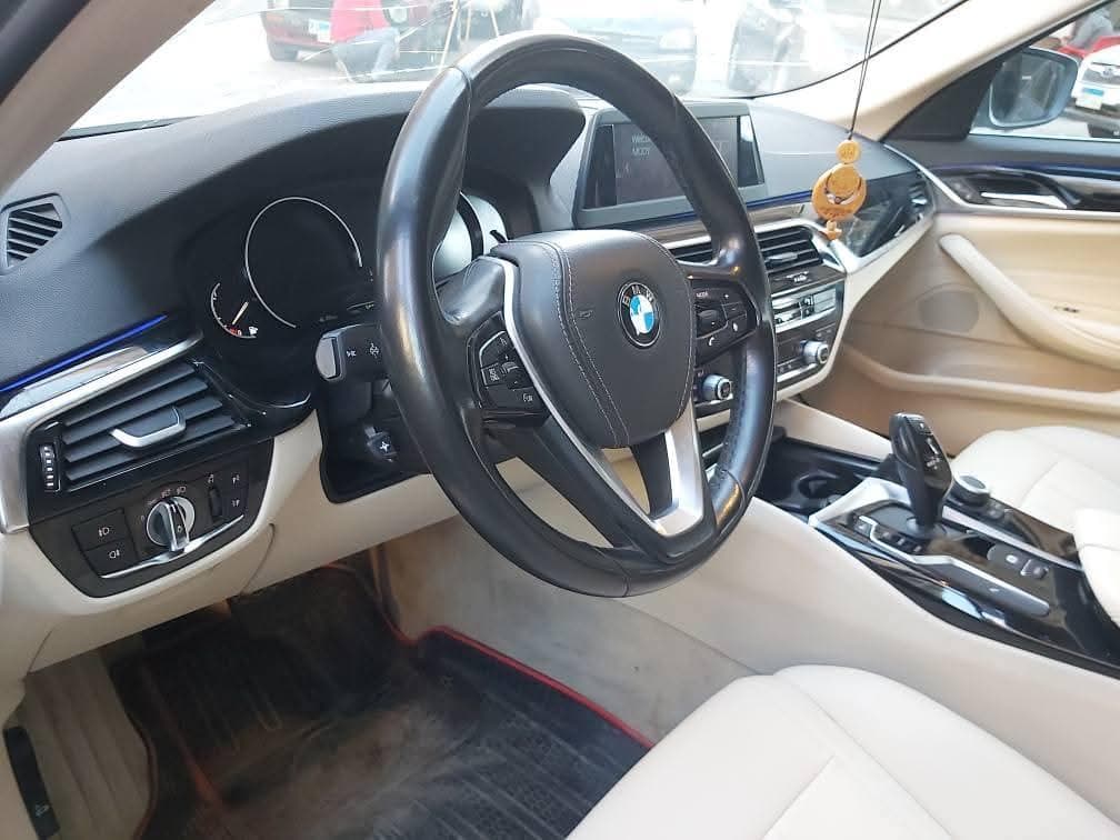 بي إم دبليو 520i 2019 7