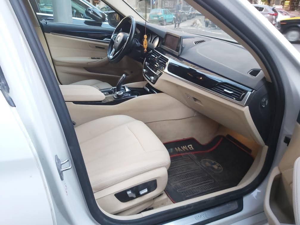بي إم دبليو 520i 2019 9