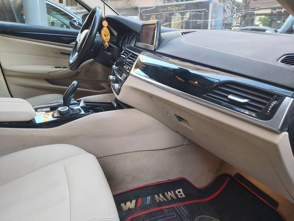 بي إم دبليو 520i 2019 10