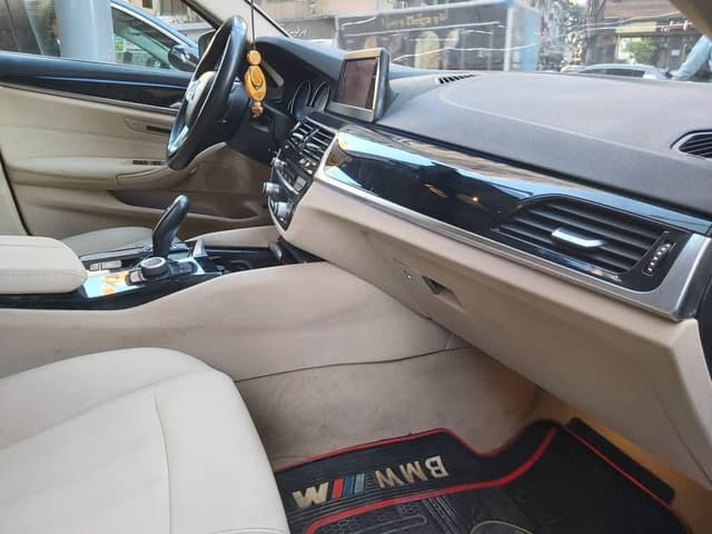 بي إم دبليو 520i 2019