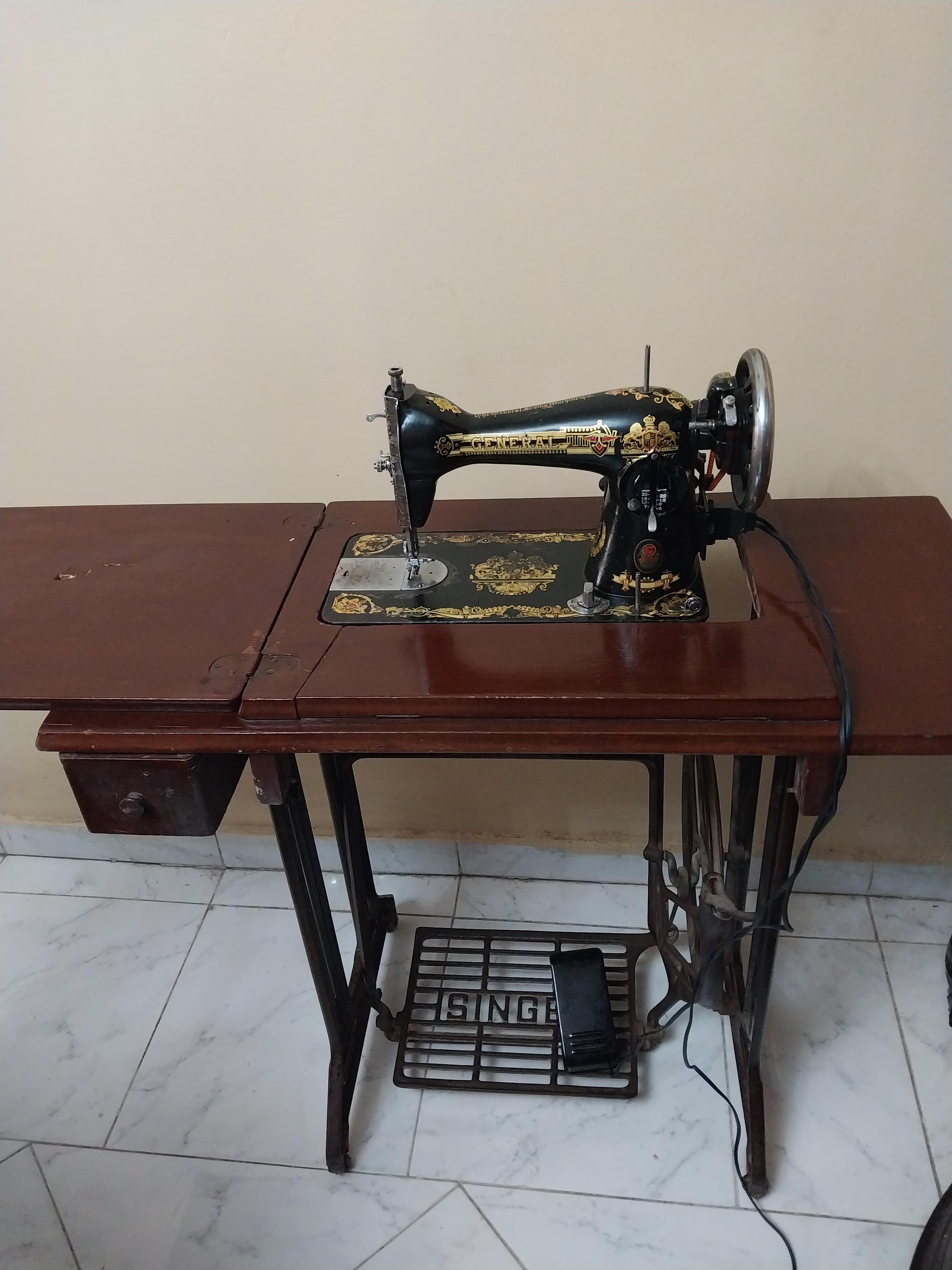 Singer sewing machine 2