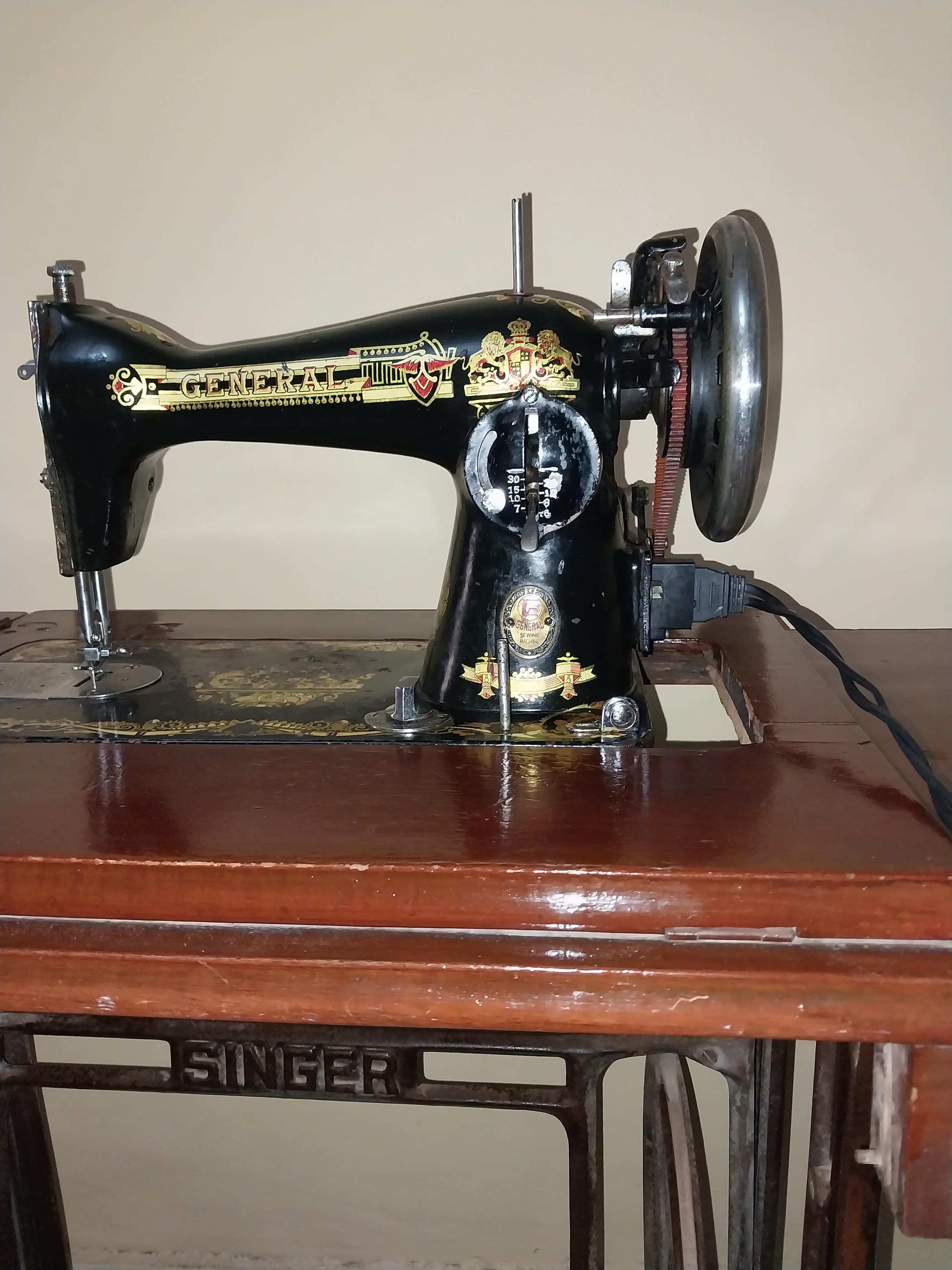 Singer sewing machine 3