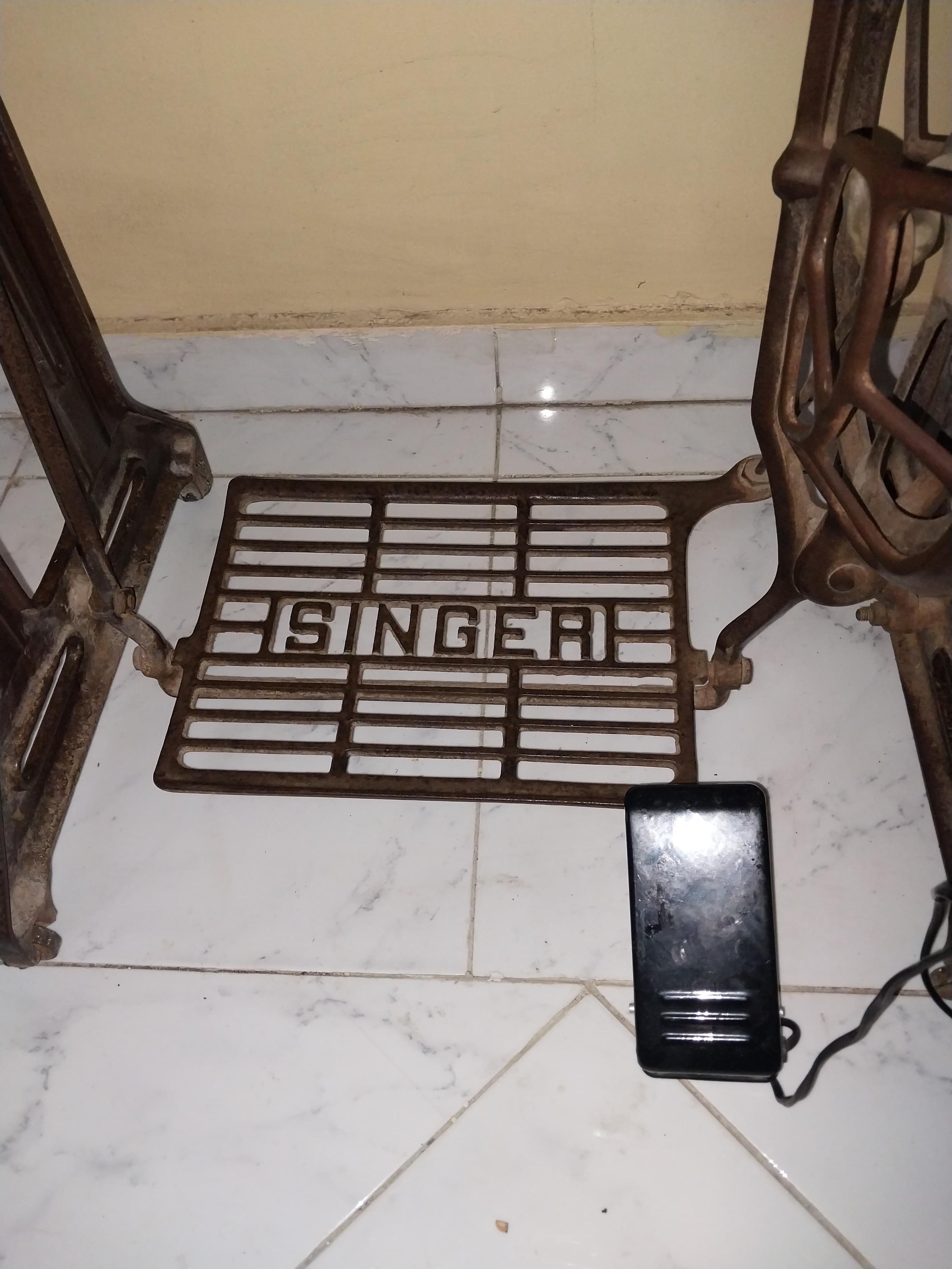 Singer sewing machine 5