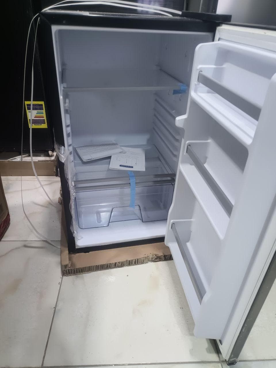 Unionaire mini bar fridge 0