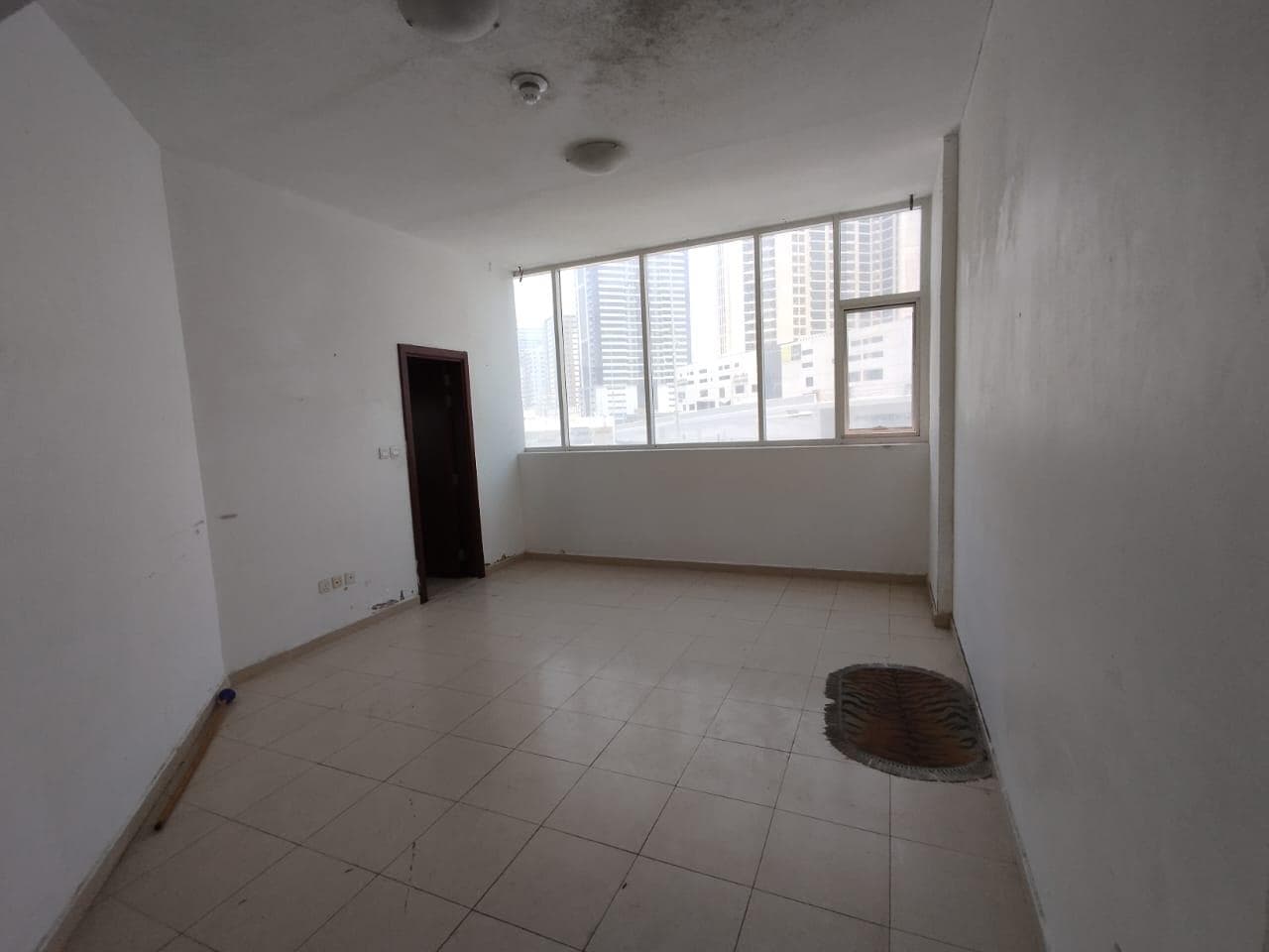 Monthly rent for a room and a hall 0